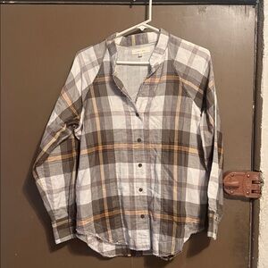 CLEO + WOLF WOMEN'S RAW EDGE RAGLAN SLEEVE BUTTON UP SHIRT